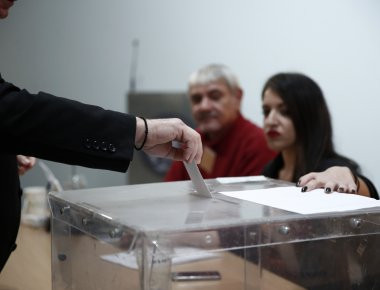 Aνατροπή: Κλείνει η «ψαλίδα» ΝΔ-ΣΥΡΙΖΑ - Έπεσε στις 4,8 μονάδες η διαφορά ελέω... πυρομαχικών